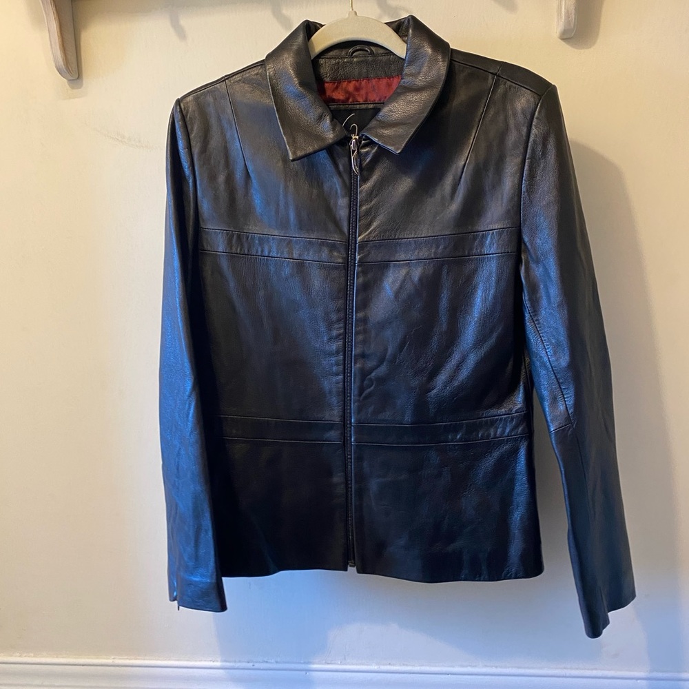 Venus Women's 100% Genuine Leather Black Jacket